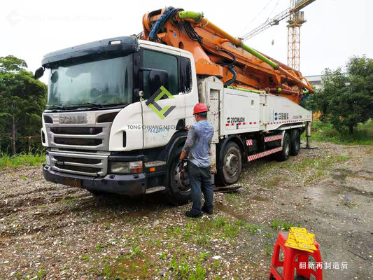 8×4 utilizó los chasis de Scania del camión de la bomba concreta utilizó la bomba concreta del auge