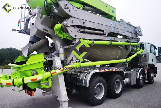 Control hidráulico abierto Cuatro brazos plegables en forma de M 32-4M Bomba de hormigón montada en camión con mezclador